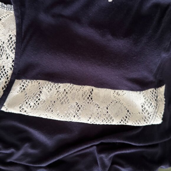 Navy Short Sleeve T-Shirt White Flower Applique Lace Yoke Short Sleeves Large/XL - Picture 4 of 4